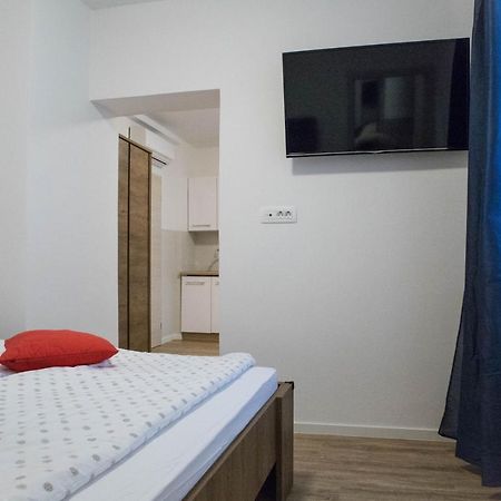 Jantar Apartmaji Ново Место Екстериор снимка