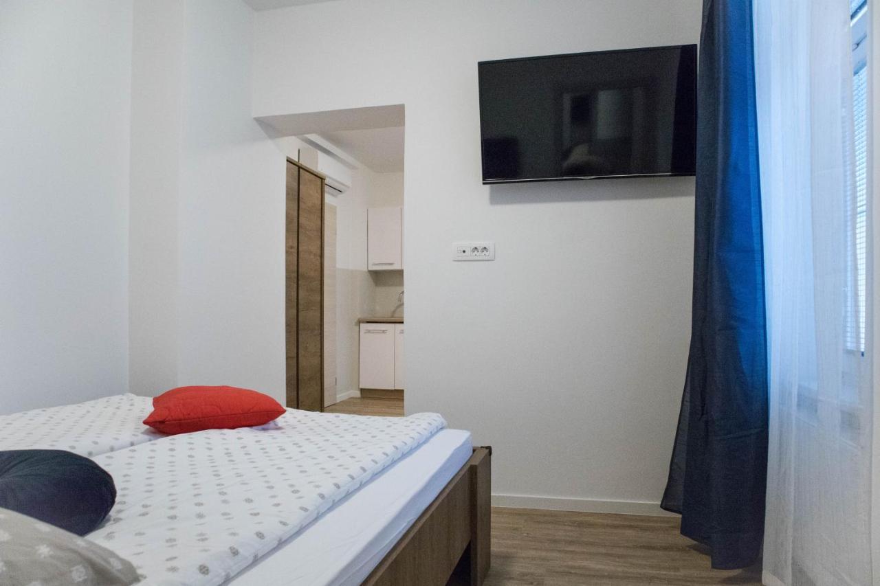 Jantar Apartmaji Ново Место Екстериор снимка