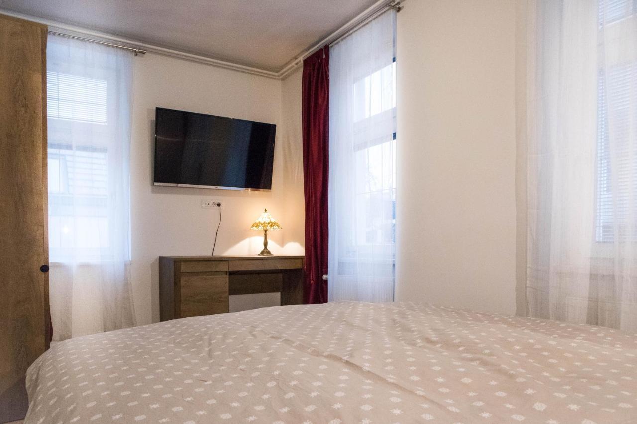 Jantar Apartmaji Ново Место Екстериор снимка