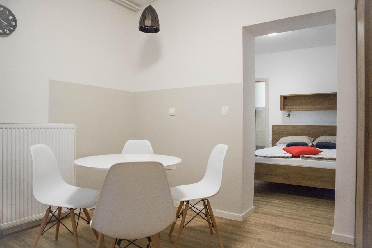 Jantar Apartmaji Ново Место Екстериор снимка