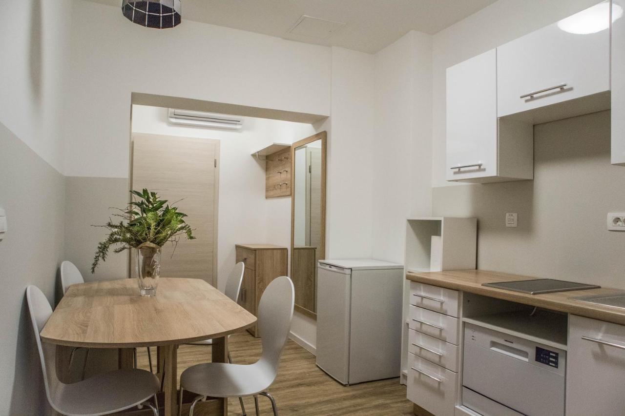 Jantar Apartmaji Ново Место Екстериор снимка