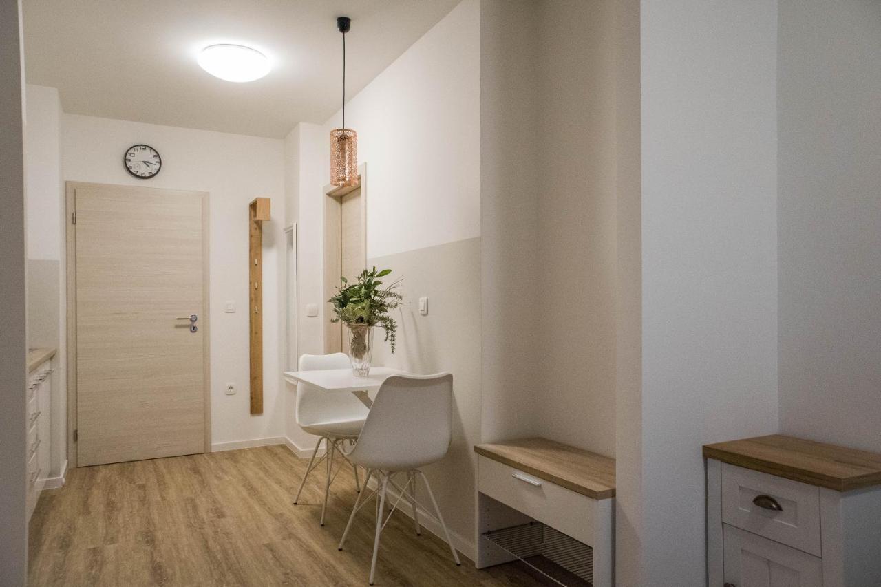 Jantar Apartmaji Ново Место Екстериор снимка