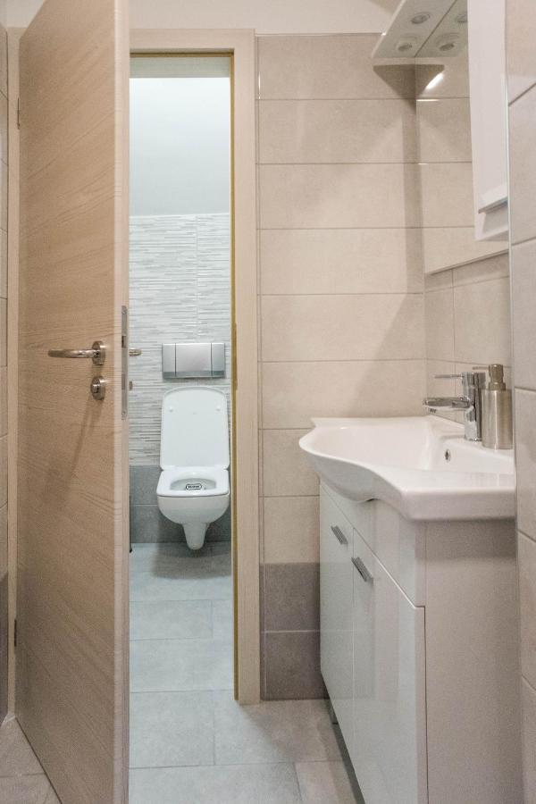Jantar Apartmaji Ново Место Екстериор снимка