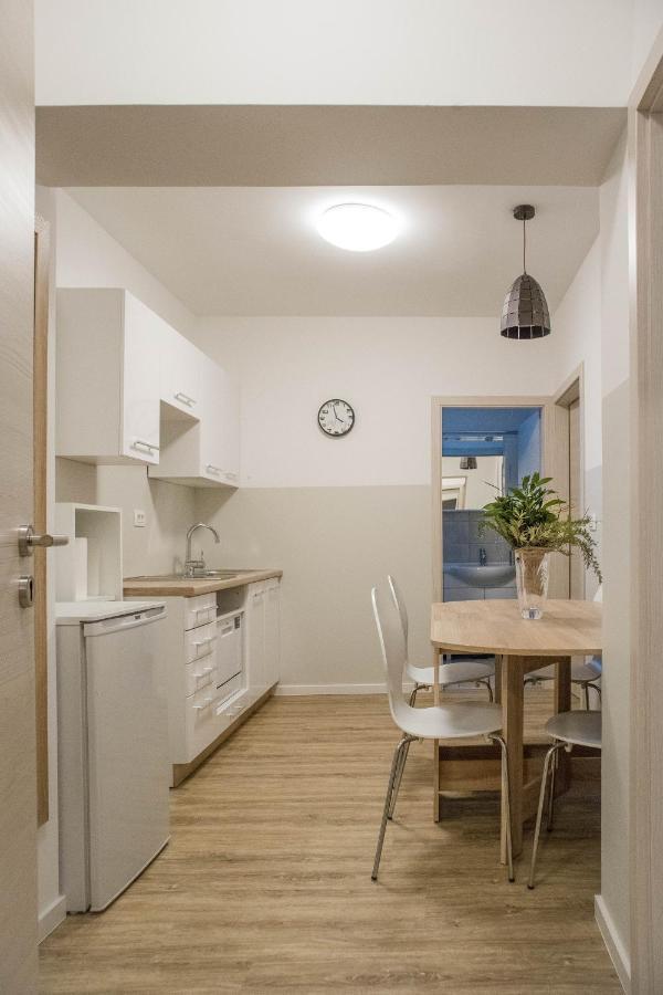 Jantar Apartmaji Ново Место Екстериор снимка