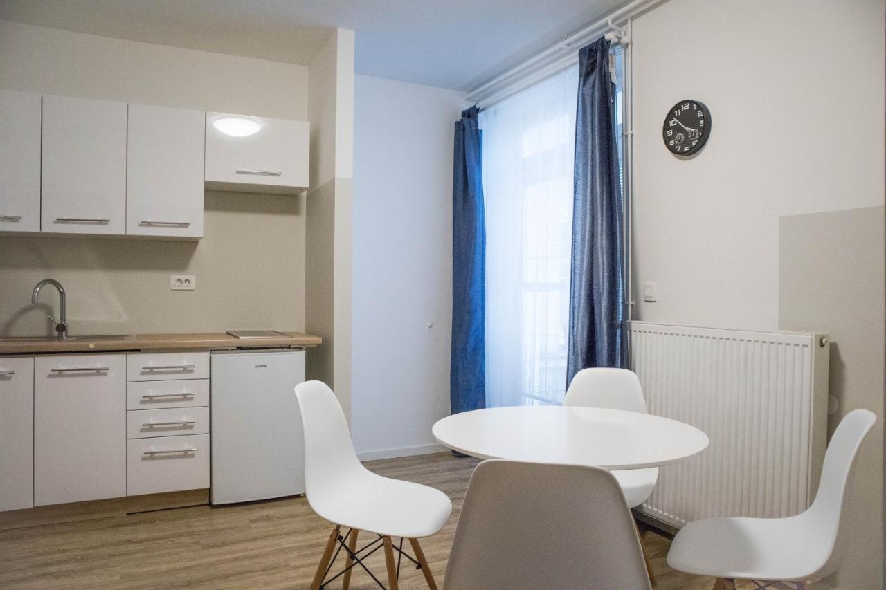 Jantar Apartmaji Ново Место Екстериор снимка